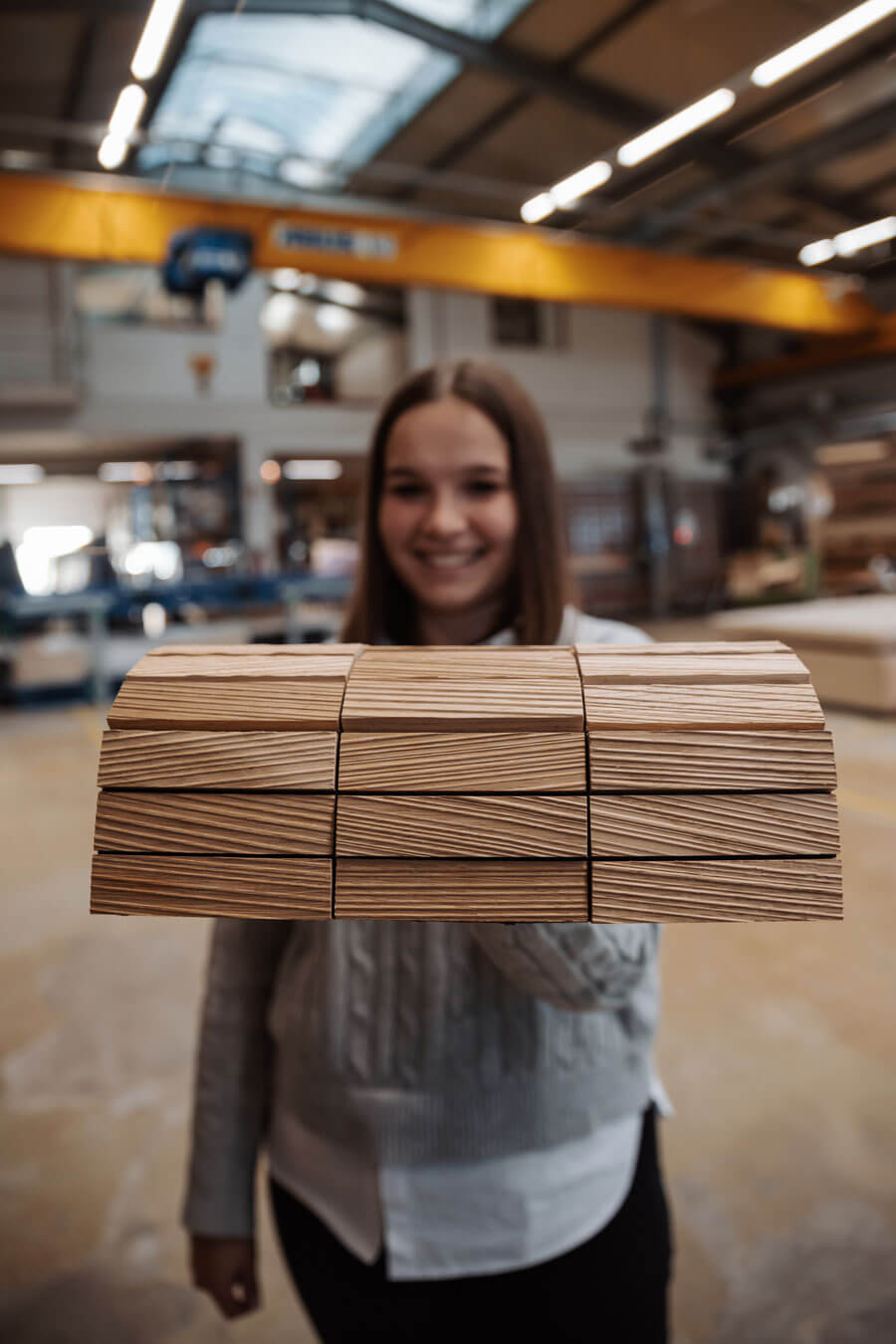 Hannah mit Muster "Holzmosaik Nizza natur"